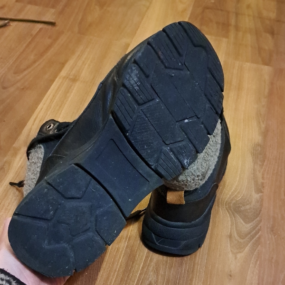 Mexx Black and Tan Winter Boots - Picture 7 of 7